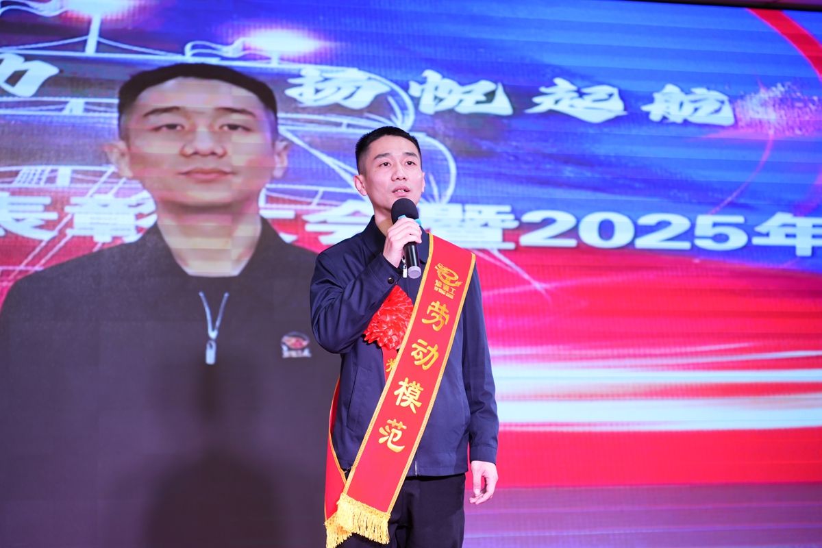 29-第四工程公司劉澤錕代表先進(jìn)個人發(fā)言.jpg